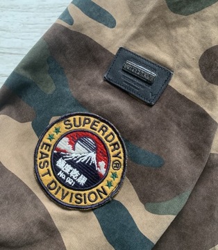 Superdry wojskowa kurtka z naszywkami r L