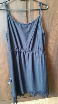 Sukienka koronkowa czarna rozm. M firmy H&M DIVIDED, używana