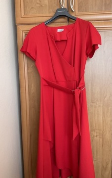 Elegancka czerwona kopertowa sukienka idealna na uroczystości Sander XL