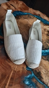 Buty balerinki skórzane firmy DKNY 