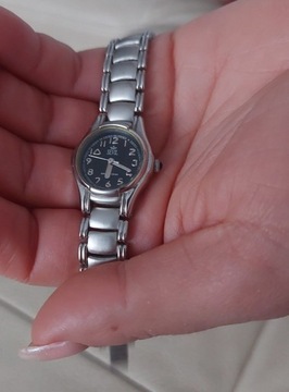 Sevil; elegancki, filigranowy zegarek damski, nowy