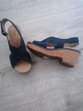 Buty sandały na koturnie CLARKS granatowe 41