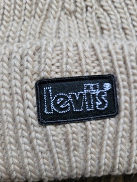 czapka beanie Levi's zimowa prążkowana logo kremow