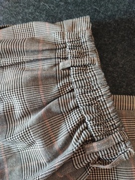 Beżowe spodnie w kratę z gumką Sinsay M/L eko