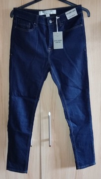 Spodnie jeansowe nowe - krój super skiny 