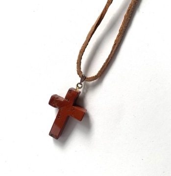 Krzyż z czerwonego jaspisu