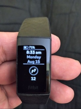 Smartwatch Fitbit Charge 4 czarny