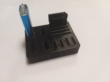 Organizer/pudełko na pendrive, kartę SD i micro SD