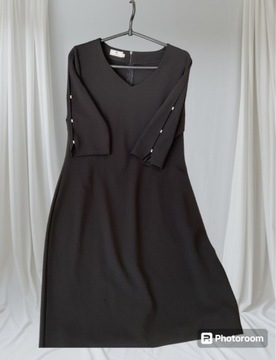 Elegancka czarna prosta sukienka idealna na uroczystości Luiza XL