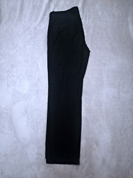 Czarne spodnie garniturowe Reserved