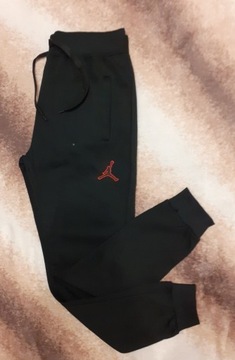Dresy męskie z czarnym logo Jordana.