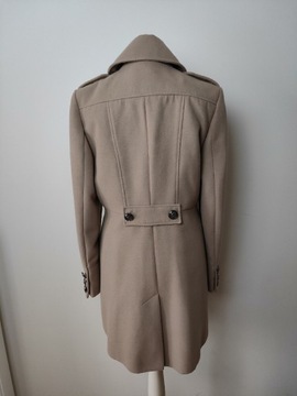 Beżowy płaszcz w militarnym stylu Wallis 38/M