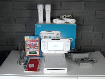 Nintendo Wii + Gra + 2 kontrolery + 2 Nunchuck