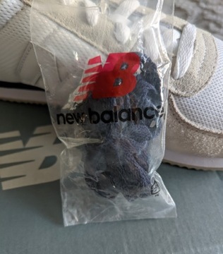 Wygodne buty New Balance w stylu retro sportowym