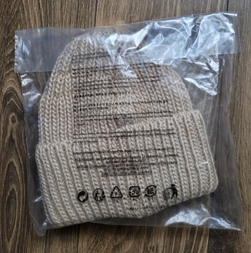 czapka beanie Levi's zimowa prążkowana logo kremow
