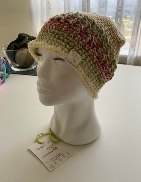 Wiosenna czapka robiona na szydełku handmade