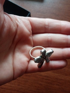 Srebrny 925 pierścionek z dużym kwiatem ametystami
