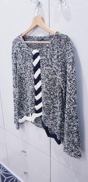Dzianinowy damski sweter z warkoczem
