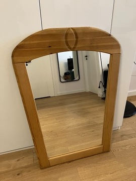 Duże lustro w drewnianej ramie z litego drewna
