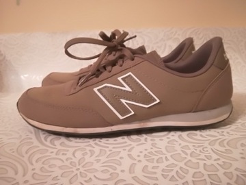 New balance 410  beżowe rozm 38,5