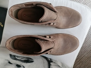 CLARKS NOWE BUTY BOTKI SKÓRA NATURALNA NABUK 41 