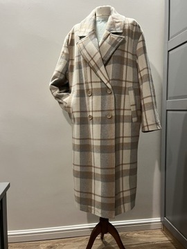 Długi płaszcz trench coat w kratę Reserved