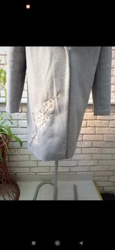 Szary haftowany płaszcz Reserved r M