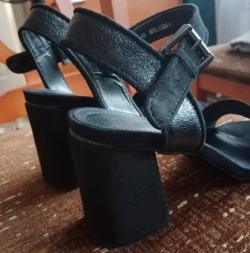 Sandałki czarne błyszczące klocek Jenny Fairy CCC