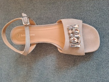 Nowr zamszowe sandały firmy Solo Femme rozmiar 37,5 / 38.