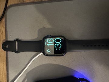 Apple Watch seria 8 45mm czarny