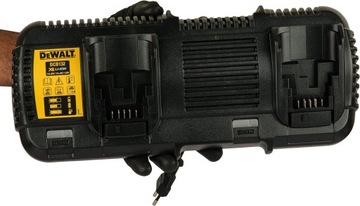 ЗАРЯДНОЕ УСТРОЙСТВО С ДВУМЯ ПОРТАМИ 18В 4Ач DEWALT DCB132