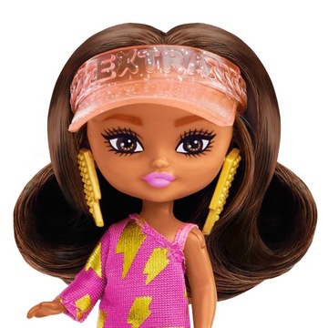 Кукла Barbie Extra Mini Minis брюнетка в бейсболке HPH20 JA10MO