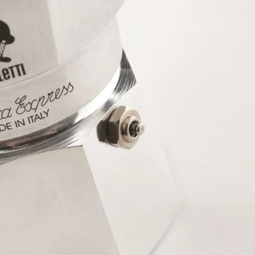 Кофеварка Bialetti Mokka Express на 12 чашек - около 670 мл ИТАЛЬЯНСКОЕ КАЧЕСТВО.