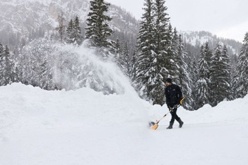 КОМПЛЕКТ СНЕГООБОРОТА STIGA ST 300e С АККУМУЛЯТОРОМ