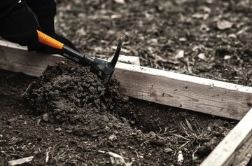 КОРОЧКА С ТОЧКОЙ ISOCORE S 36CM 1062937 FISKARS