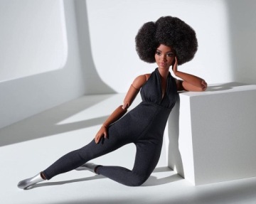 Кукла Barbie GTD91 Signature Looks (Пышная, Брюнетка)