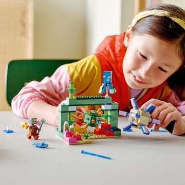 LEGO Minecraft 21180 Бой со стражником