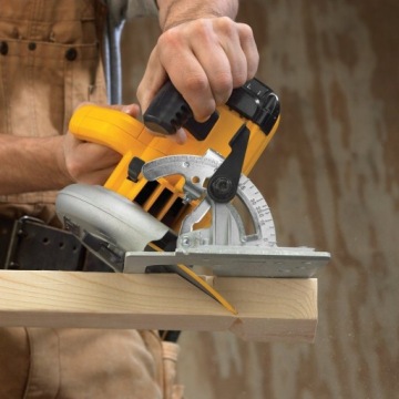 Циркулярная пила DeWalt DWE575K-QS 1600 Вт