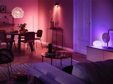 Мост Philips Hue + 2 лампы RGBW E27 9 Вт (929002468810)