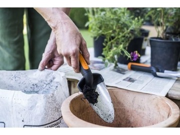 FISKARS PREMIUM Łopatka ogrodowa mała do sadzenia przesadzania roślin ziemi