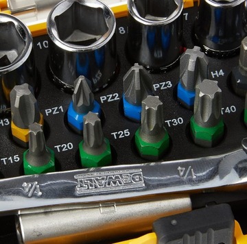 DEWALT DT71516 Набор торцевых бит + трещотка