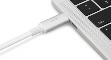 Алюминиевый адаптер Moshi с серебряным кабелем USB-C — DisplayPort 5K/60 кадров в секунду