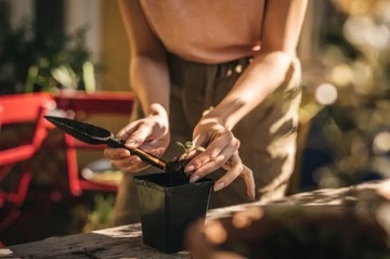 FISKARS Узкая лопата для посадки и посева семян с весами