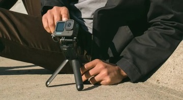 Держатель с аккумулятором, штатив, пульт GoPro Volta.
