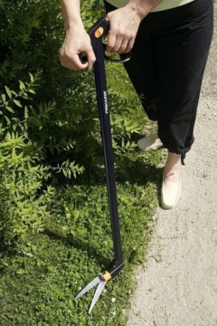 ДЛИННЫЕ САДОВЫЕ НОЖНИЦЫ FISKARS GS46 1000590
