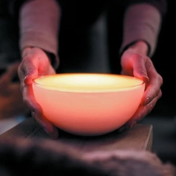 Настольная лампа Philips Hue Go белая, мощность до 6 Вт.