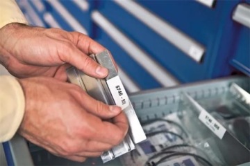 Лента - DYMO RHINO 18484 - 19 мм x 5,5 м белая - черная печать - совместимая