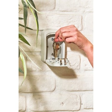 Белый ключник с кодовым замком Masterlock 5401 EURD