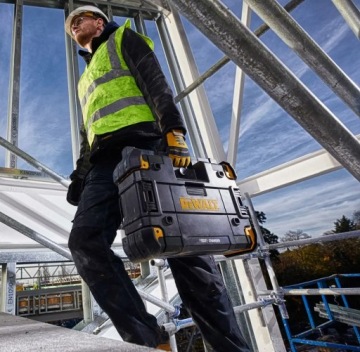 Радиостанция DeWalt для строительной площадки с зарядным устройством TSTAK DWST1-81078-QW