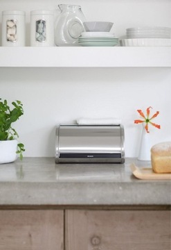 Хлебница Brabantia с выдвижной крышкой, средняя, ​​матовая сталь
